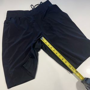 MINT- LULULEMON T.H.E. Shorts Mens Black Shorts - M